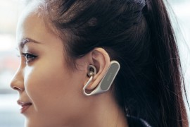 Xperia Ear Duo là tai nghe không dây giá 280 USD, giúp bạn vừa nghe nhạc vừa nói chuyện với bạn bè