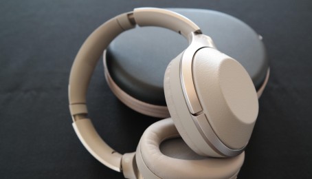 Đánh giá chi tiết tai nghe không dây chống ồn không dây Sony WH 1000XM2